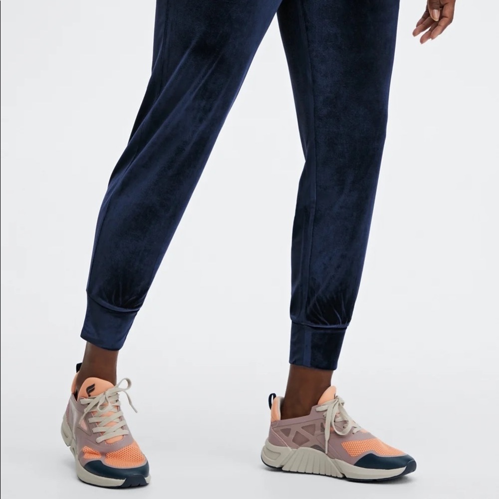 NWT Fabletics Luxe Velour Jogger